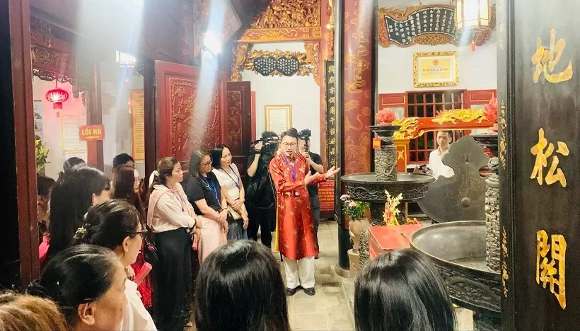 'Tiếng chuông Trấn Vũ' – tour đêm đi tìm linh hồn Thăng Long 'Tiếng chuông Trấn Vũ' – tour đêm đi tìm linh hồn Thăng Long