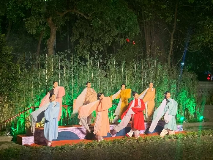 'Tiếng chuông Trấn Vũ' – tour đêm đi tìm linh hồn Thăng Long 'Tiếng chuông Trấn Vũ' – tour đêm đi tìm linh hồn Thăng Long