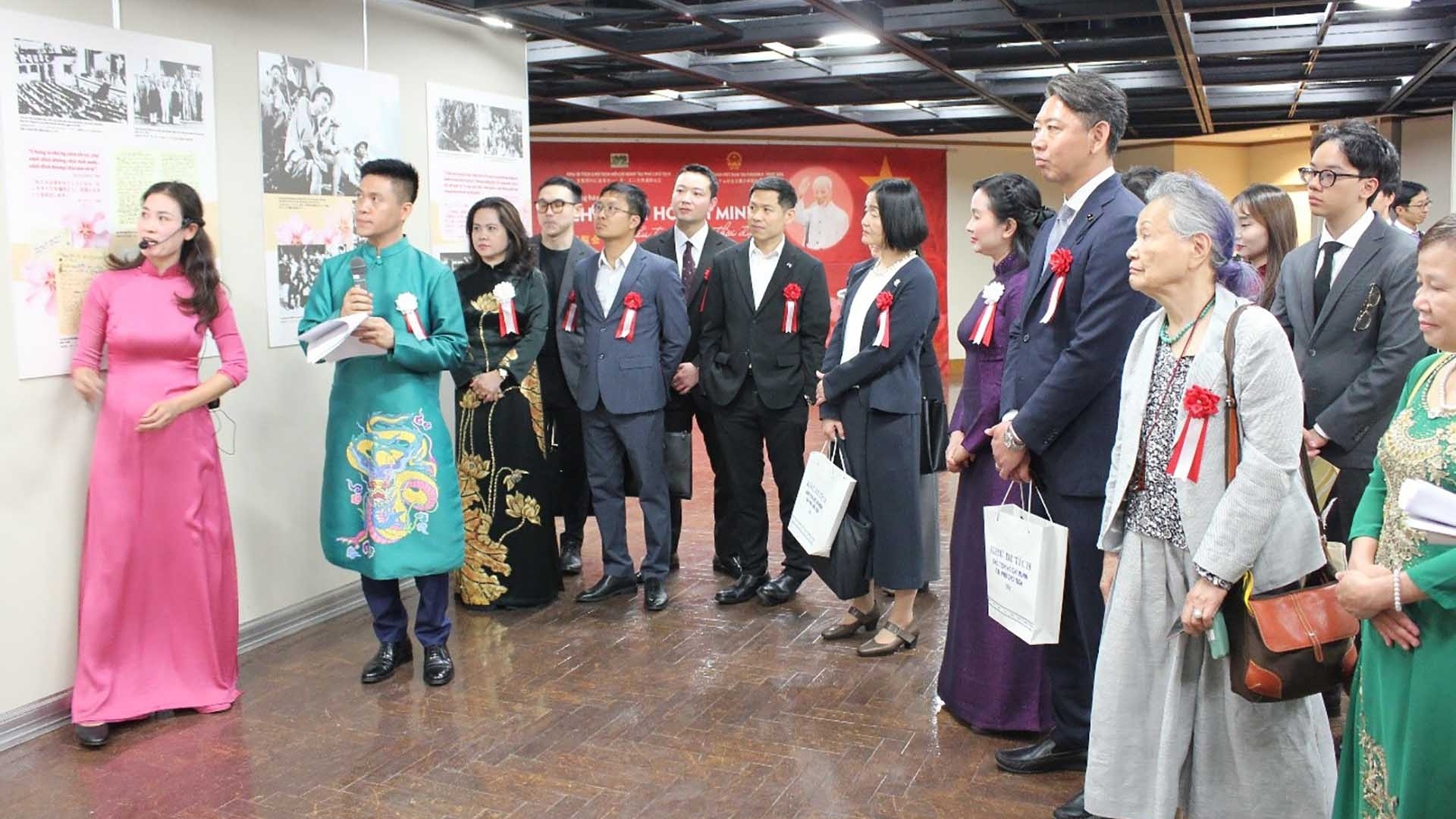 trien lam chu tich ho chi minh bieu tuong cua thoi dai tai fukuoka nhat ban