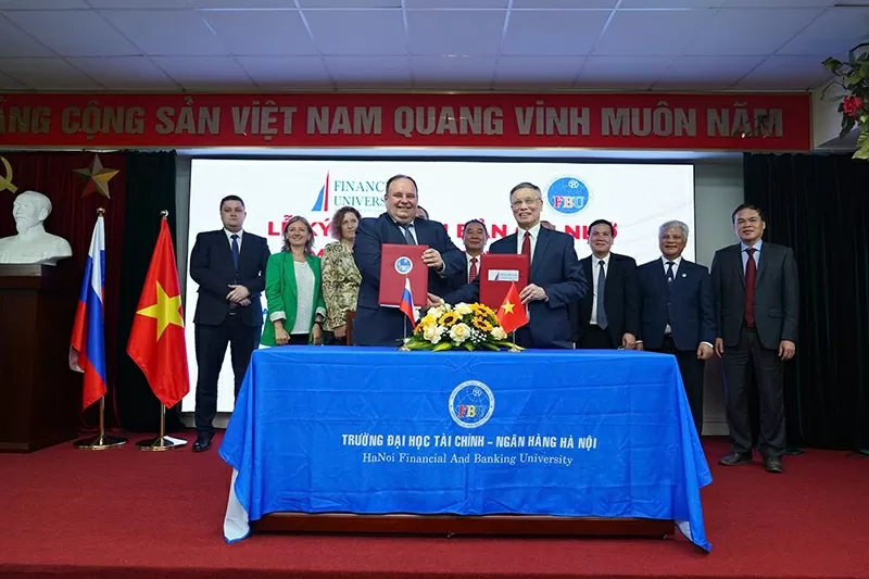 Hình 1: Ký kết Thoả thuận hợp tác giữa Trường ĐH Tài chính - Ngân hàng Hà Nội và Trường Đại học Tài chính trực thuộc Chính phủ Liên bang Nga Hình 1: Ký kết Thoả thuận hợp tác giữa Trường ĐH Tài chính - Ngân hàng Hà Nội và Trường Đại học Tài chính trực thuộc Chính phủ Liên bang Nga
