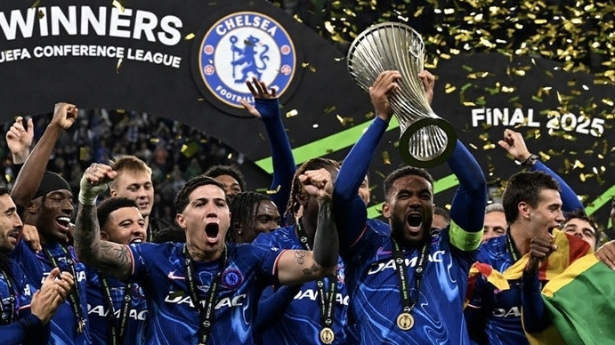 Năm CLB làm nên mùa giải lịch sử của bóng đá Anh