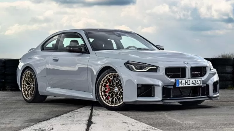 BMW M2 CS 2026 được hãng xe Đức nâng cấp đáng kể về động cơ, khung gầm, trọng lượng cũng như những trang bị hiện đại