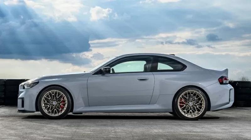 Một trong những điểm nhấn đáng giá trên BMW M2 CS 2026 chính là trọng lượng nhẹ hơn so với bản tiêu chuẩn