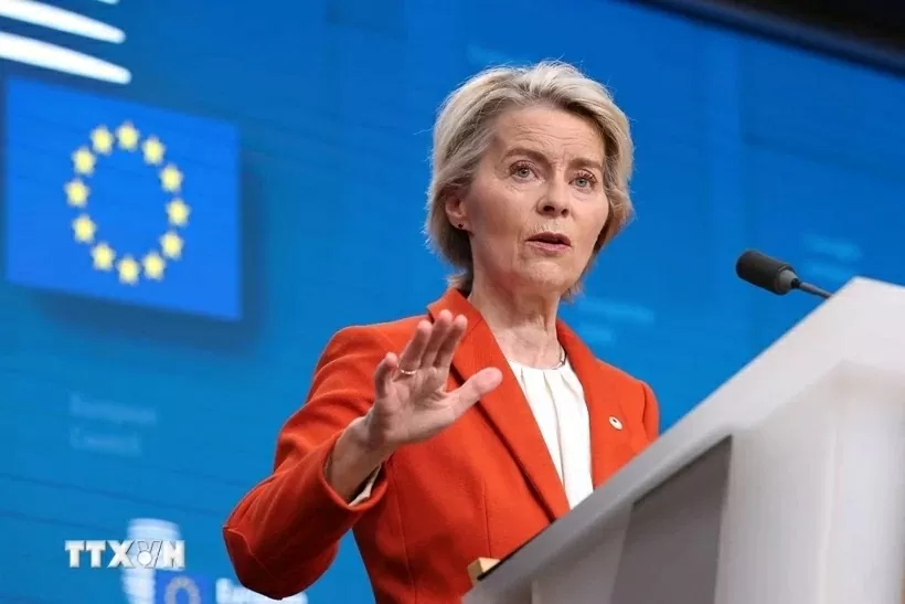 Chủ tịch Ủy ban châu Âu (EC) Ursula von der Leyen phát biểu trong cuộc họp báo tại Brussels, Bỉ. (Ảnh: THX/TTXVN)