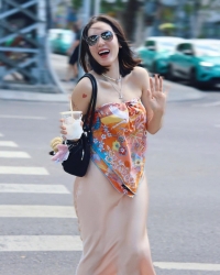 Sao Việt: Hoa hậu Thanh Thủy vai trần gợi cảm, Ngọc Huyền tình tứ bên bạn diễn Trần Nghĩa