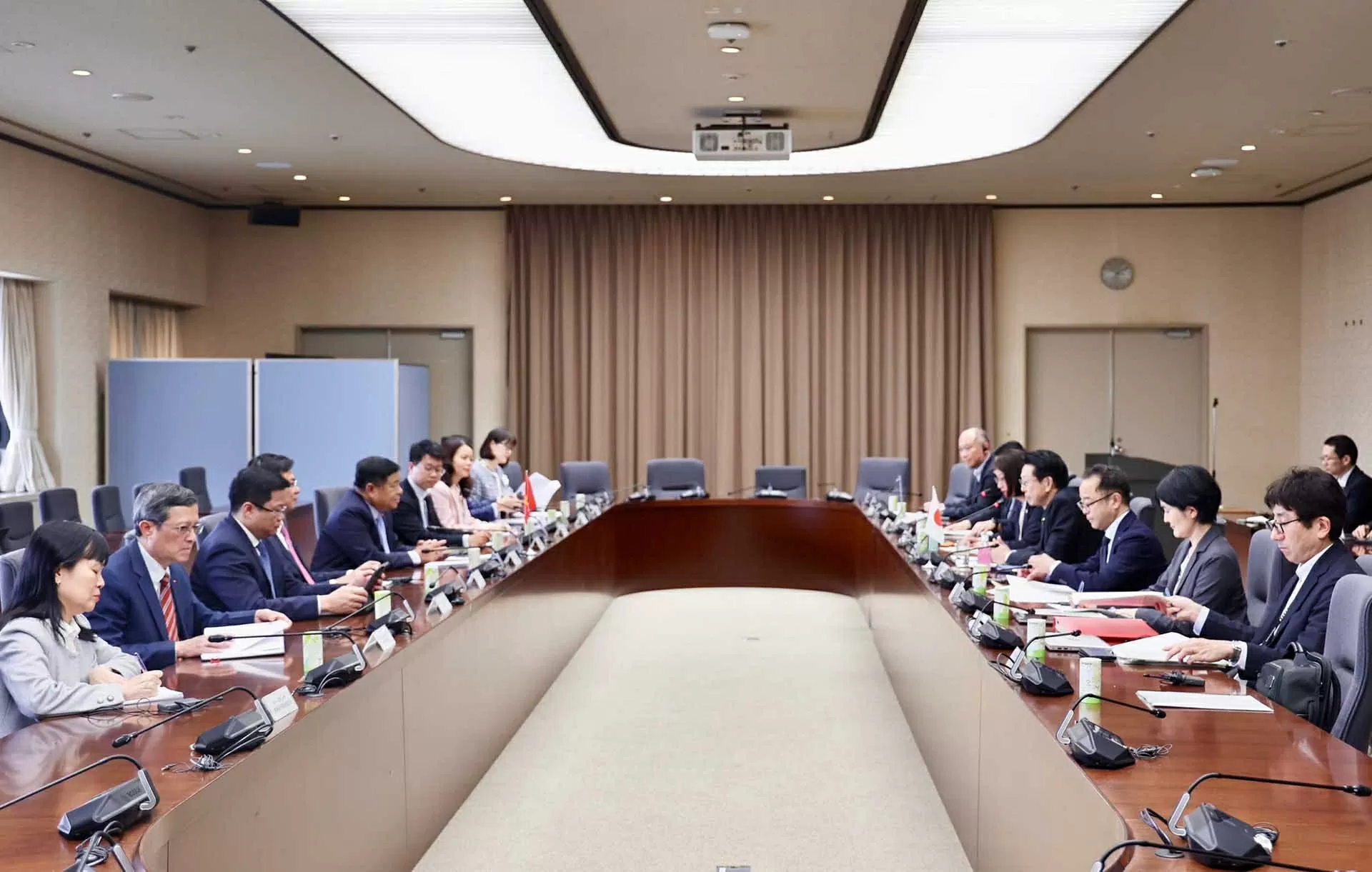 Việt Nam sẵn sàng và mong muốn hợp tác về nhân lực chất lượng cao với Nhật Bản Việt Nam sẵn sàng và mong muốn hợp tác về nhân lực chất lượng cao với Nhật Bản