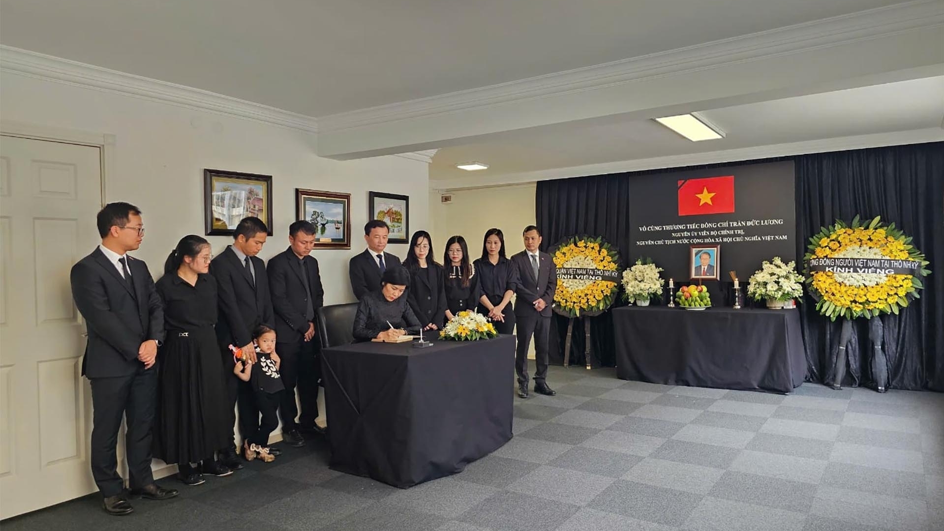 le vieng va ghi so tang nguyen chu tich nuoc tran duc luong tai tho nhi ky