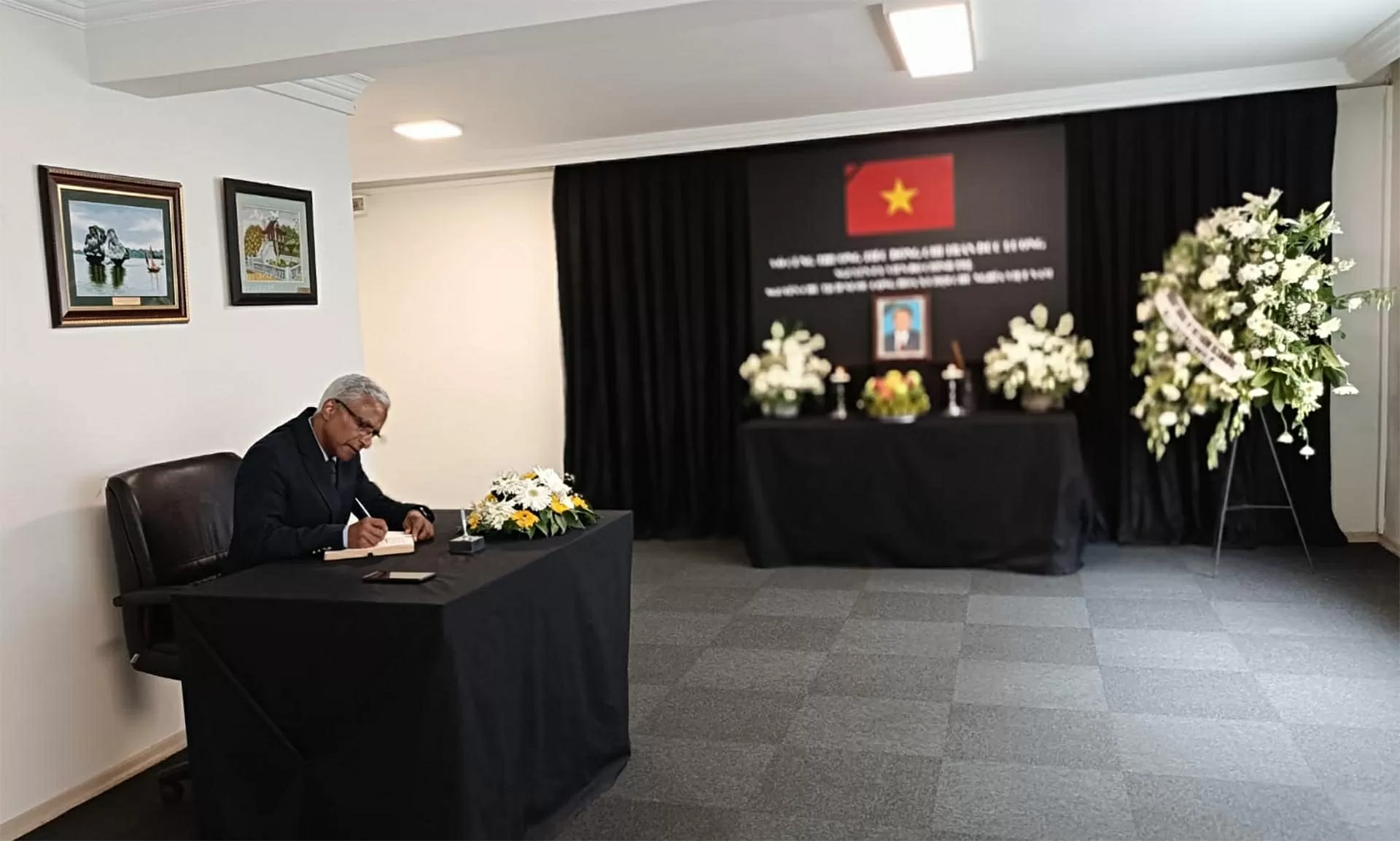 Lễ vıếng và ghı sổ tang nguyên Chủ tịch nước Trần Đức Lương tạı Thổ Nhĩ Kỳ Lễ vıếng và ghı sổ tang nguyên Chủ tịch nước Trần Đức Lương tạı Thổ Nhĩ Kỳ