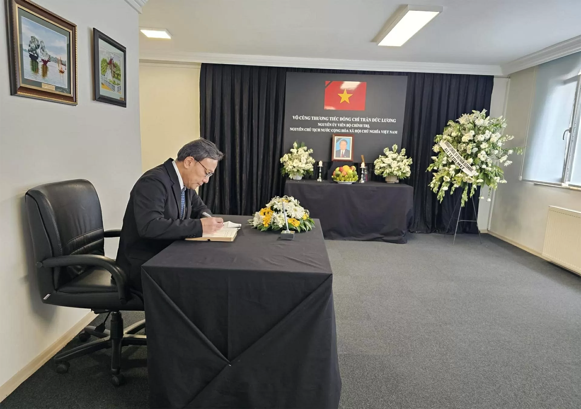 Lễ vıếng và ghı sổ tang nguyên Chủ tịch nước Trần Đức Lương tạı Thổ Nhĩ Kỳ