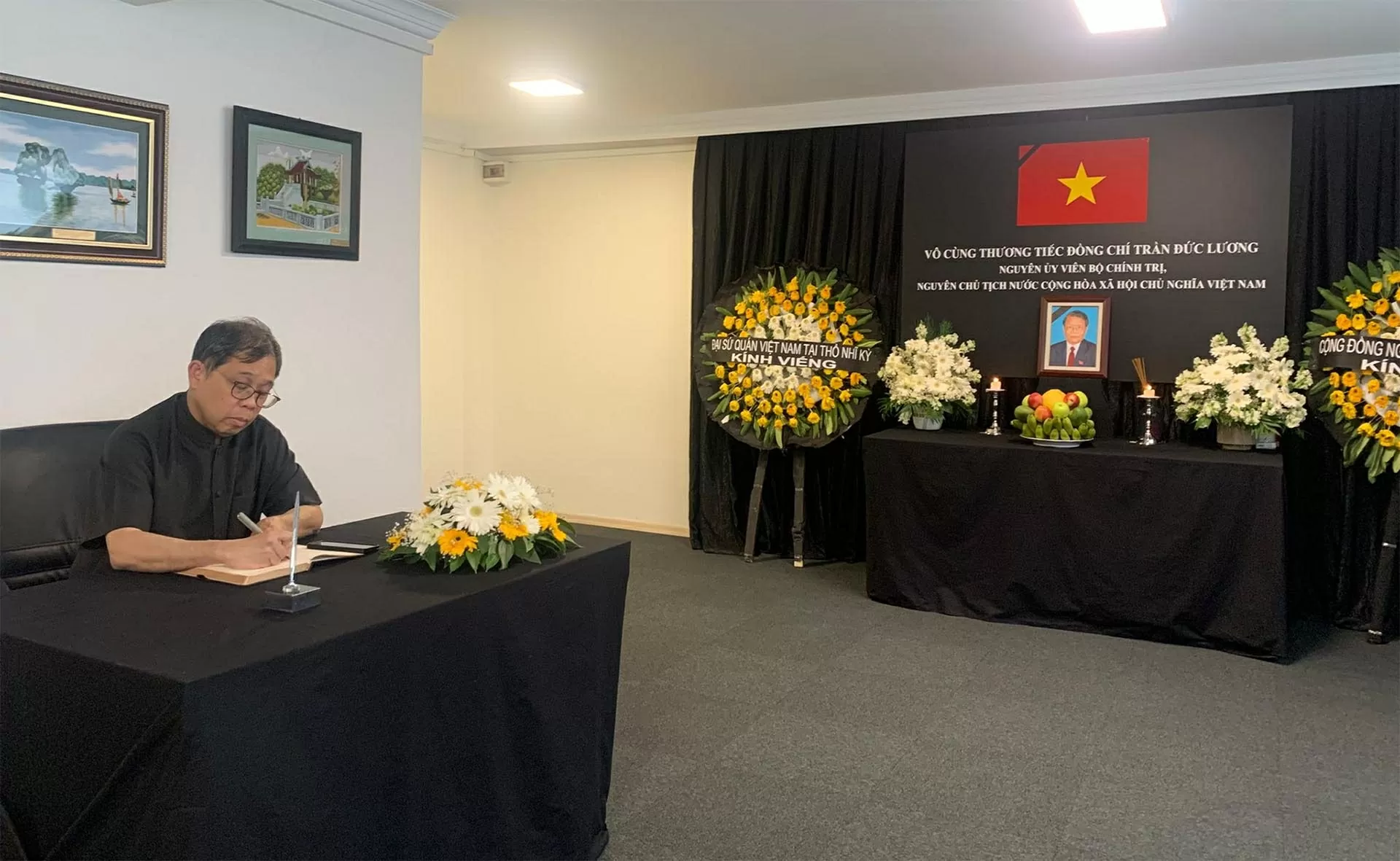 Lễ vıếng và ghı sổ tang nguyên Chủ tịch nước Trần Đức Lương tạı Thổ Nhĩ Kỳ