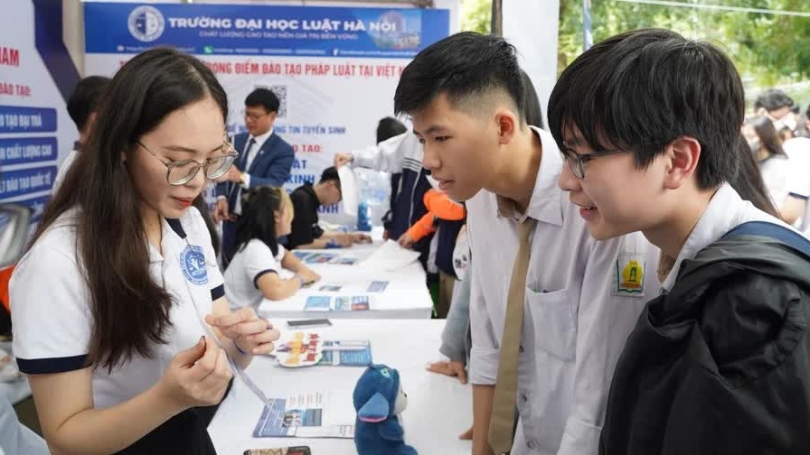 Điểm danh những trường đại học ở Hà Nội nhận hồ sơ xét tuyển năm 2025