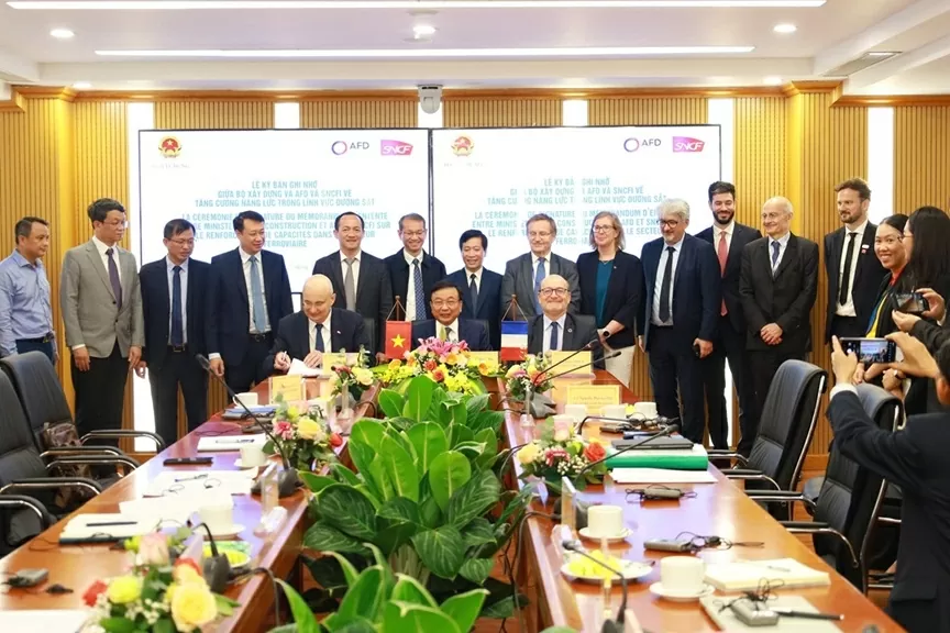 Việt Nam - Pháp thúc đẩy hợp tác trong lĩnh vực giao thông vận tải Việt Nam - Pháp thúc đẩy hợp tác trong lĩnh vực giao thông vận tải