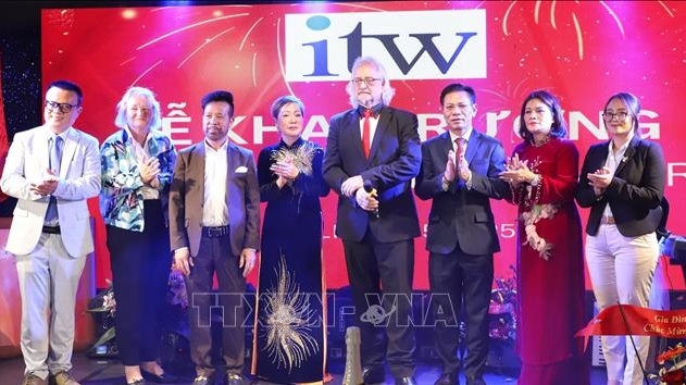 Giúp người gốc Việt hội nhập bền vững tại quê hương thứ hai