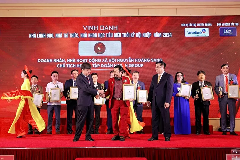 Doanh nhân Nguyễn Hoàng Sang được vinh danh Nhà lãnh đạo, Nhà trí thức, Nhà khoa học tiêu biểu thời kỳ hội nhập năm 2024.