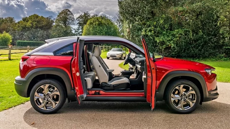 Mazda MX-30 có thiết kế đẹp mắt với cửa mở ngược ở phía sau