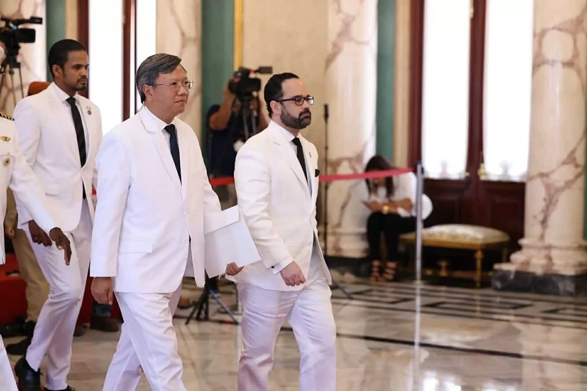 Đại sứ Lê Quang Long trình Thư ủy nhiệm lên Tổng thống Cộng hoà Dominica Đại sứ Lê Quang Long trình Thư ủy nhiệm lên Tổng thống Cộng hoà Dominica