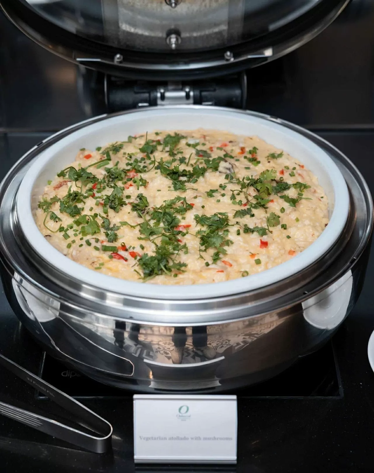 Mỗi món ăn không chỉ là sự kết hợp tài tình giữa hương vị mà còn ẩn chứa câu chuyện văn hóa, như lời mời gọi khám phá vùng đất Tumaco (Nariño) – nơi ẩm thực là sự hòa quyện giữa truyền thống bản địa, ảnh hưởng châu Phi và sự phong phú của thiên nhiên nhiệt đới. (Ảnh: ĐSQ Colombia tại Việt Nam) Mỗi món ăn không chỉ là sự kết hợp tài tình giữa hương vị mà còn ẩn chứa câu chuyện văn hóa, như lời mời gọi khám phá vùng đất Tumaco (Nariño) – nơi ẩm thực là sự hòa quyện giữa truyền thống bản địa, ảnh hưởng châu Phi và sự phong phú của thiên nhiên nhiệ