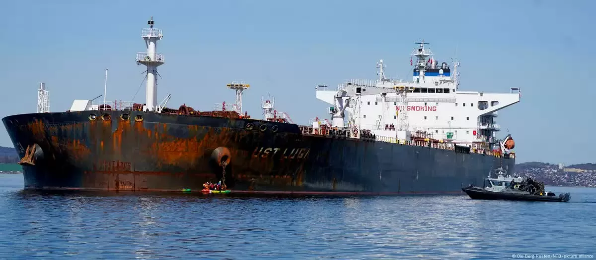 Hạ giá trần dầu Nga: Một mũi tên trúng hai đích, EU và Anh không chỉ muốn siết chặt vòng vây kinh tế với Moscow