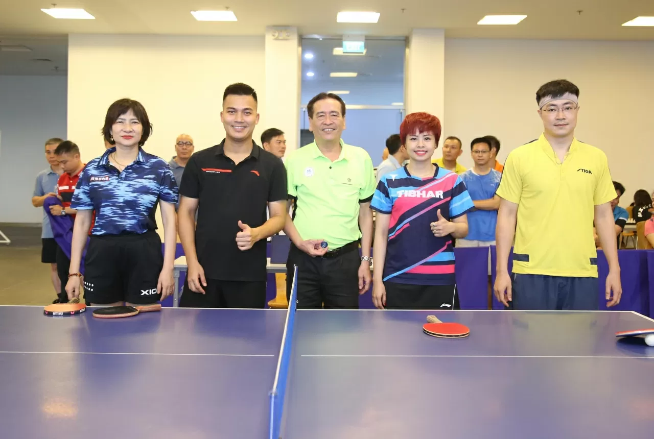 VDV Đại diện VNPT (bên trái) và Viettel (bên Phải) làm thủ tục trước khi thi đấu. (Ảnh: Thành Long) VDV Đại diện VNPT (bên trái) và Viettel (bên Phải) làm thủ tục trước khi thi đấu. (Ảnh: Thành Long)