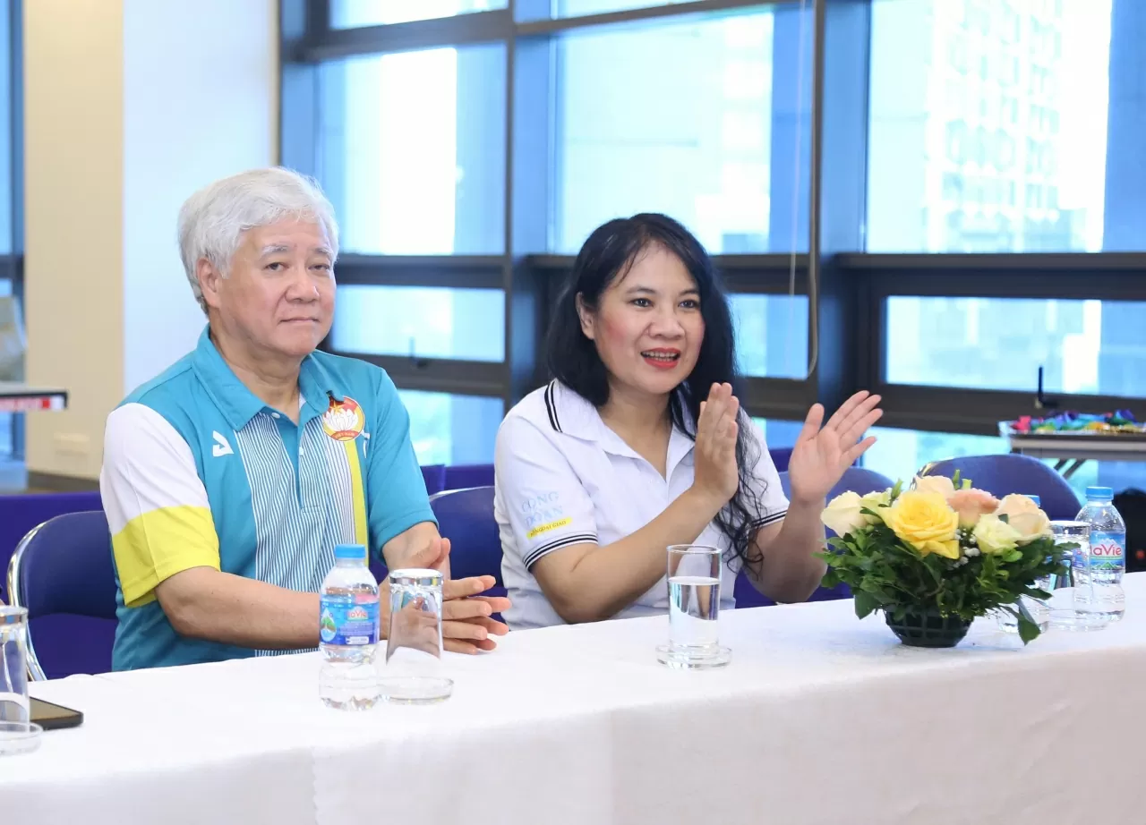 Lễ khai mạc có sự tham dự của đồng chí Đỗ Văn Chiến, Ủy viên Bộ Chính trị, Chủ tịch Trung ương Mặt trận Tổ quốc Việt Nam; Bà Đỗ Ngọc Thủy, Chủ tịch Công đoàn Bộ Ngoại Giao. (Ảnh: Thành Long) Lễ khai mạc có sự tham dự của đồng chí Đỗ Văn Chiến, Ủy viên Bộ Chính trị, Chủ tịch Trung ương Mặt trận Tổ quốc Việt Nam; Bà Đỗ Ngọc Thủy, Chủ tịch Công đoàn Bộ Ngoại Giao. (Ảnh: Thành Long)