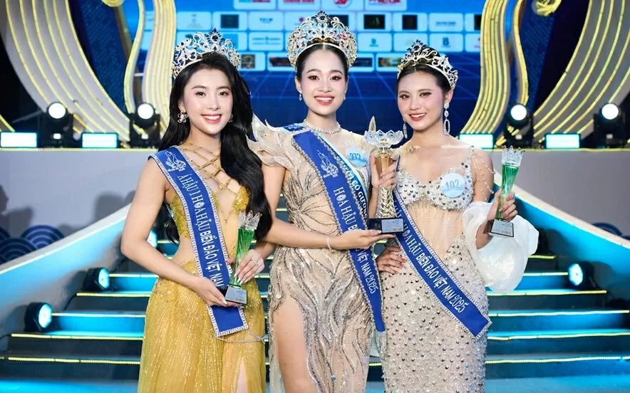 Từ trái sang: Á hậu 1 Phùng Thị Thanh Hằng, Hoa hậu Nguyễn Thị Mỹ Linh và Á hậu 2 Nguyễn Tường Vy (Ảnh: Ban tổ chức).