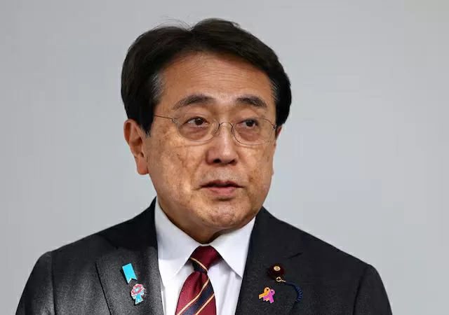 Bộ trưởng Tái thiết Kinh tế Nhật Bản Ryosei Akazawa phát biểu trước báo chí khi đến Sân bay Haneda, một ngày sau các cuộc đàm phán cấp bộ trưởng về thuế quan, có sự tham gia của Tổng thống Hoa Kỳ Donald Trump, tại Tokyo, Nhật Bản, ngày 18 tháng 4 năm 2025.