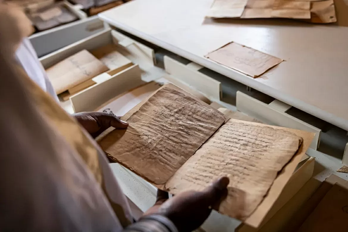 Báo động công tác bảo tồn di sản bản thảo trước đe dọa sa mạc hóa ở Oualata, Mauritanie