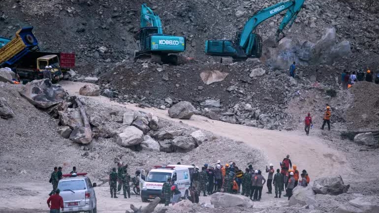 Sập mỏ đá ở Tây Java: Indonesia mở điều tra, cảnh báo nguy cơ sạt lở tiếp diễn