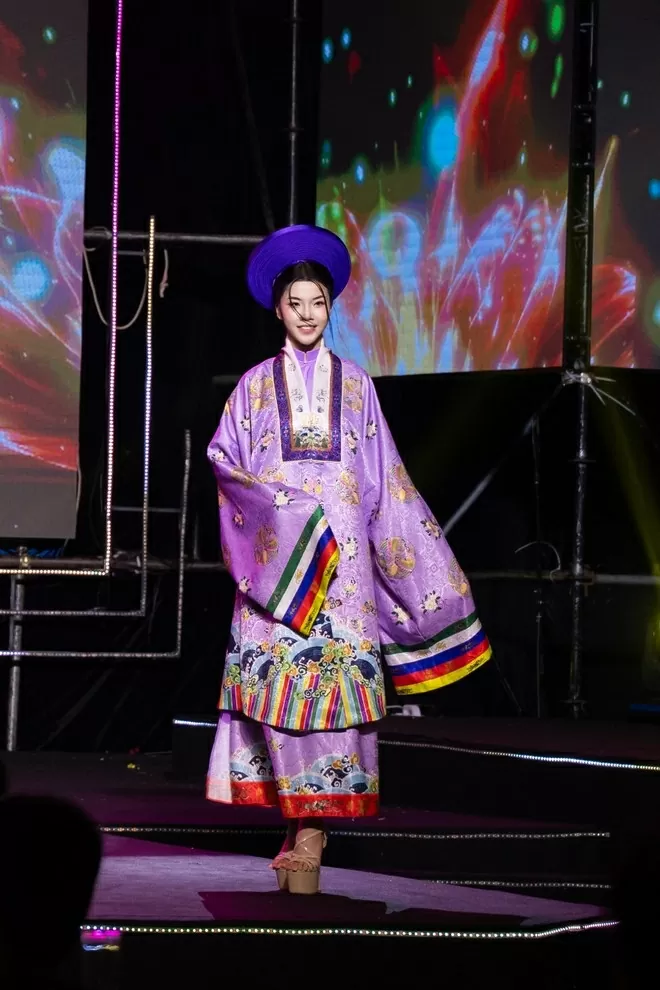 Ấn tượng BST lấy cảm hứng từ đại dương và Nam Phương Hoàng hậu tại Lễ hội du lịch Hà Nội năm 2025