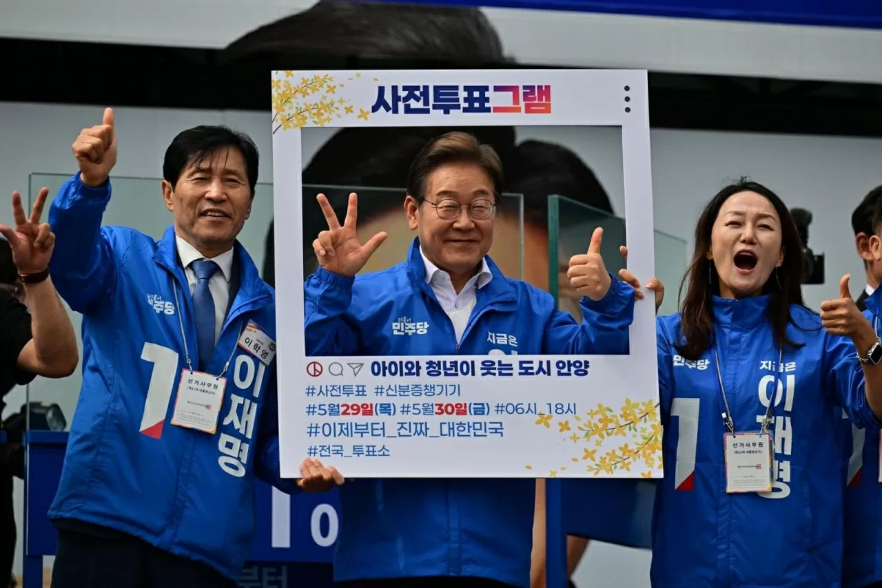 Hàn Quốc: Tỷ lệ cử tri đi bầu cao kỷ lục, cuộc đua vào Nhà Xanh ngày càng nóng Hàn Quốc: Tỷ lệ cử tri đi bầu cao kỷ lục, cuộc đua vào Nhà Xanh ngày càng nóng
