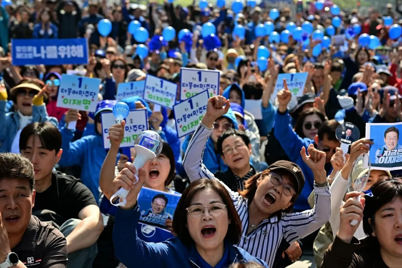 Hàn Quốc: Tỷ lệ cử tri đi bầu cao kỷ lục, cuộc đua vào Nhà Xanh ngày càng nóng
