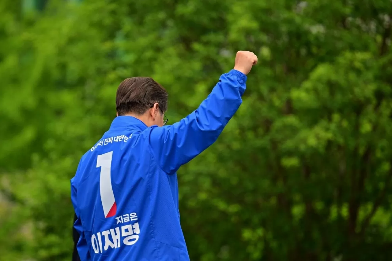 Hàn Quốc: Tỷ lệ cử tri đi bầu cao kỷ lục, cuộc đua vào Nhà Xanh ngày càng nóng