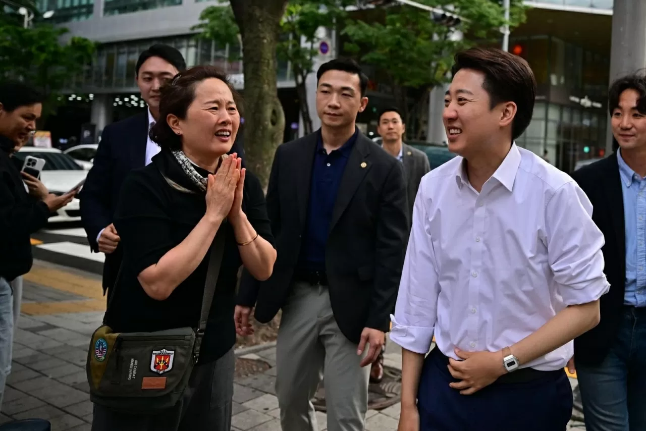 Hàn Quốc: Tỷ lệ cử tri đi bầu cao kỷ lục, cuộc đua vào Nhà Xanh ngày càng nóng Hàn Quốc: Tỷ lệ cử tri đi bầu cao kỷ lục, cuộc đua vào Nhà Xanh ngày càng nóng