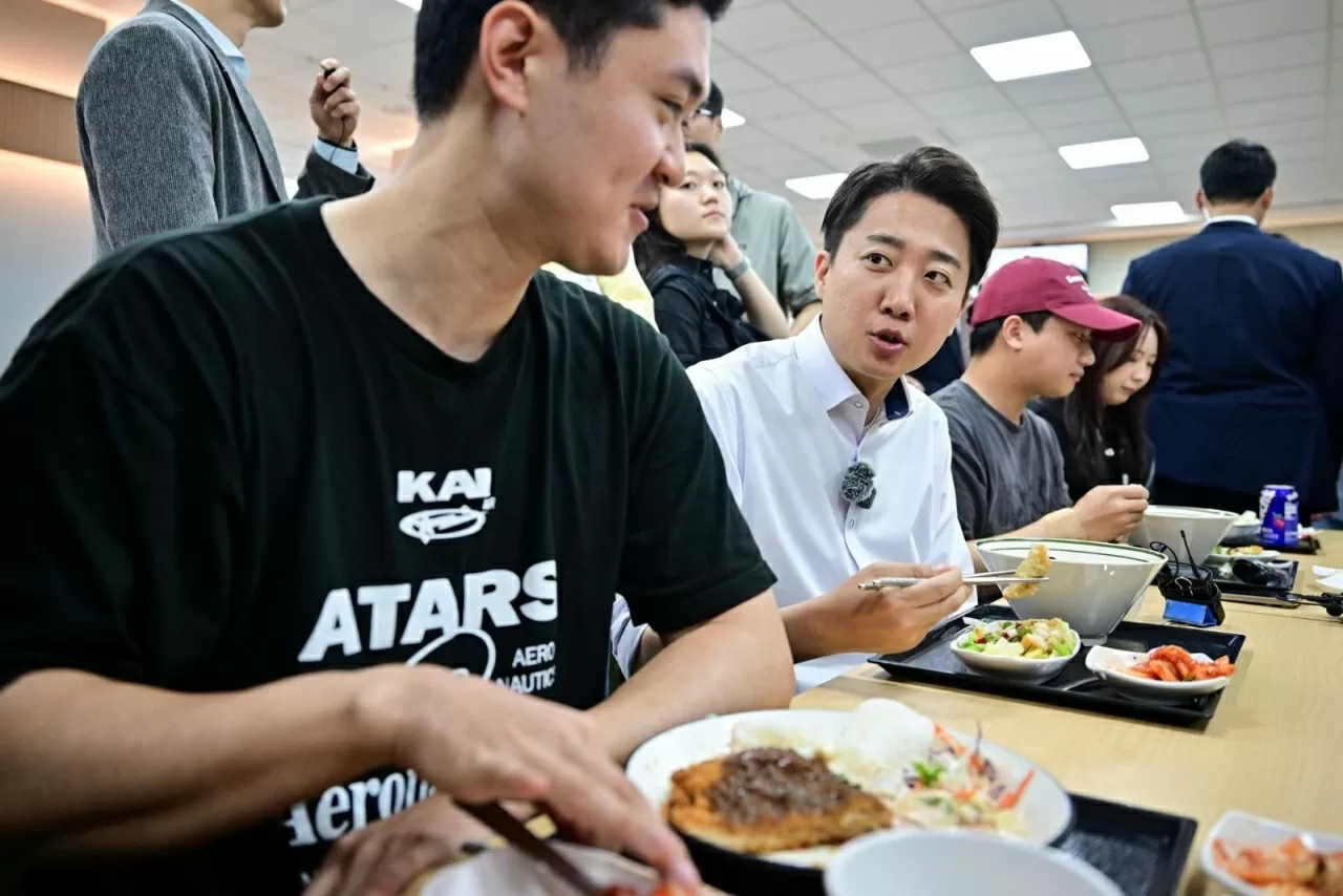 Hàn Quốc: Tỷ lệ cử tri đi bầu cao kỷ lục, cuộc đua vào Nhà Xanh ngày càng nóng