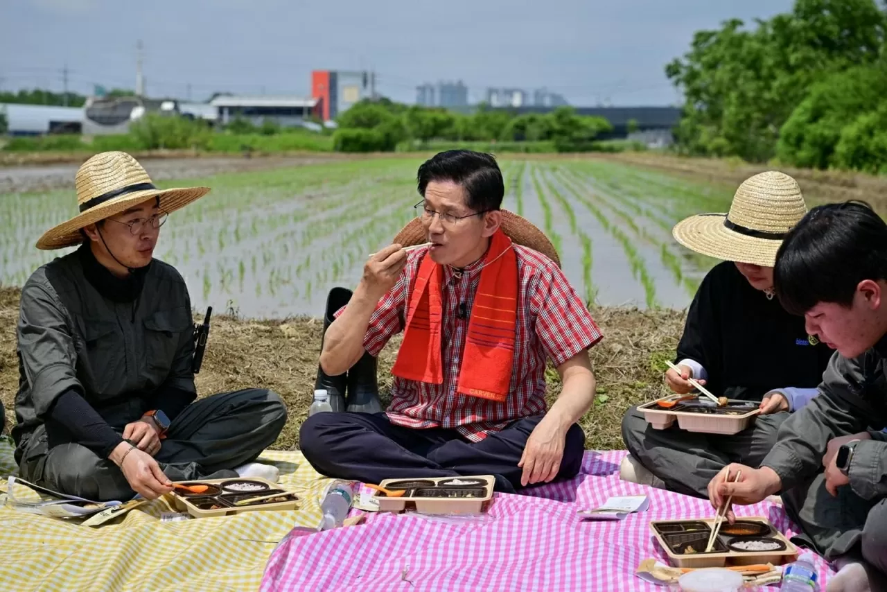 Hàn Quốc: Tỷ lệ cử tri đi bầu cao kỷ lục, cuộc đua vào Nhà Xanh ngày càng nóng