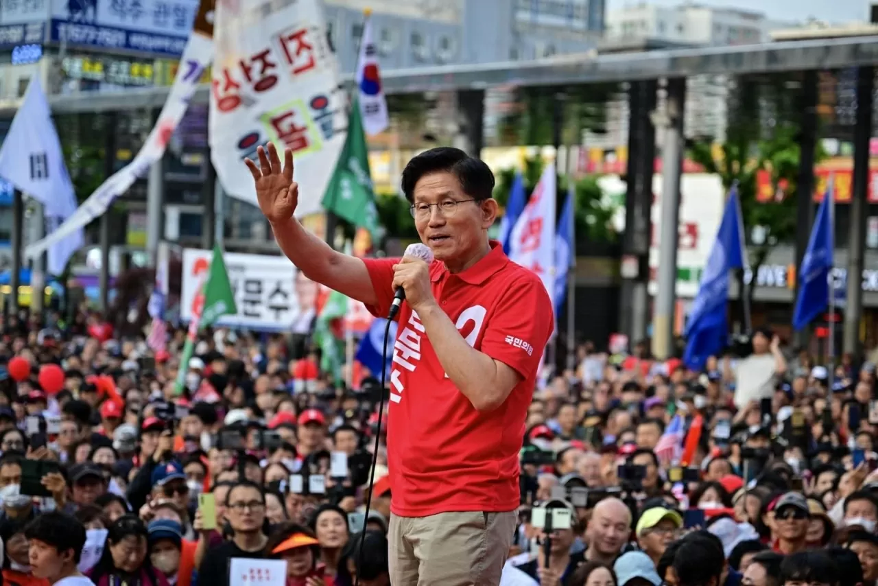 Hàn Quốc: Tỷ lệ cử tri đi bầu cao kỷ lục, cuộc đua vào Nhà Xanh ngày càng nóng