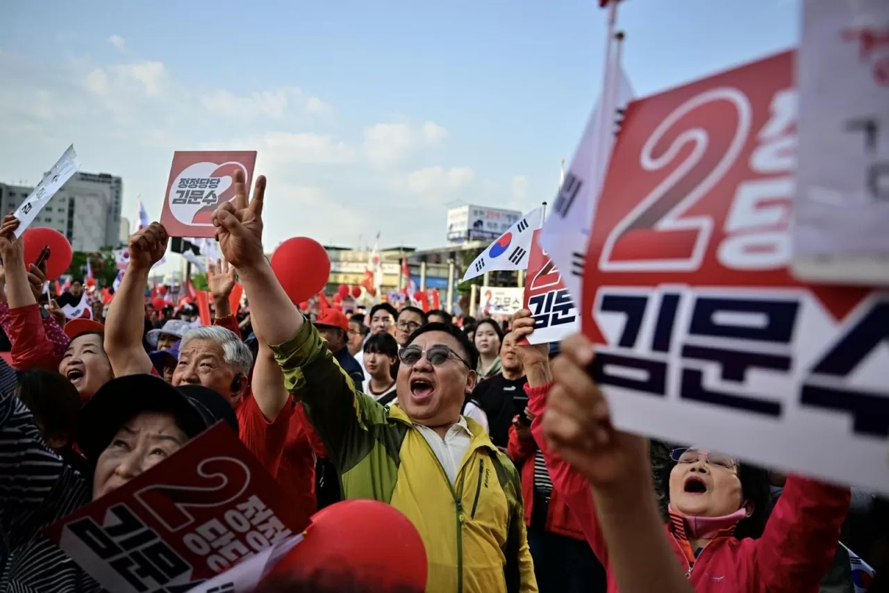 Hàn Quốc: Tỷ lệ cử tri đi bầu cao kỷ lục, cuộc đua vào Nhà Xanh ngày càng nóng