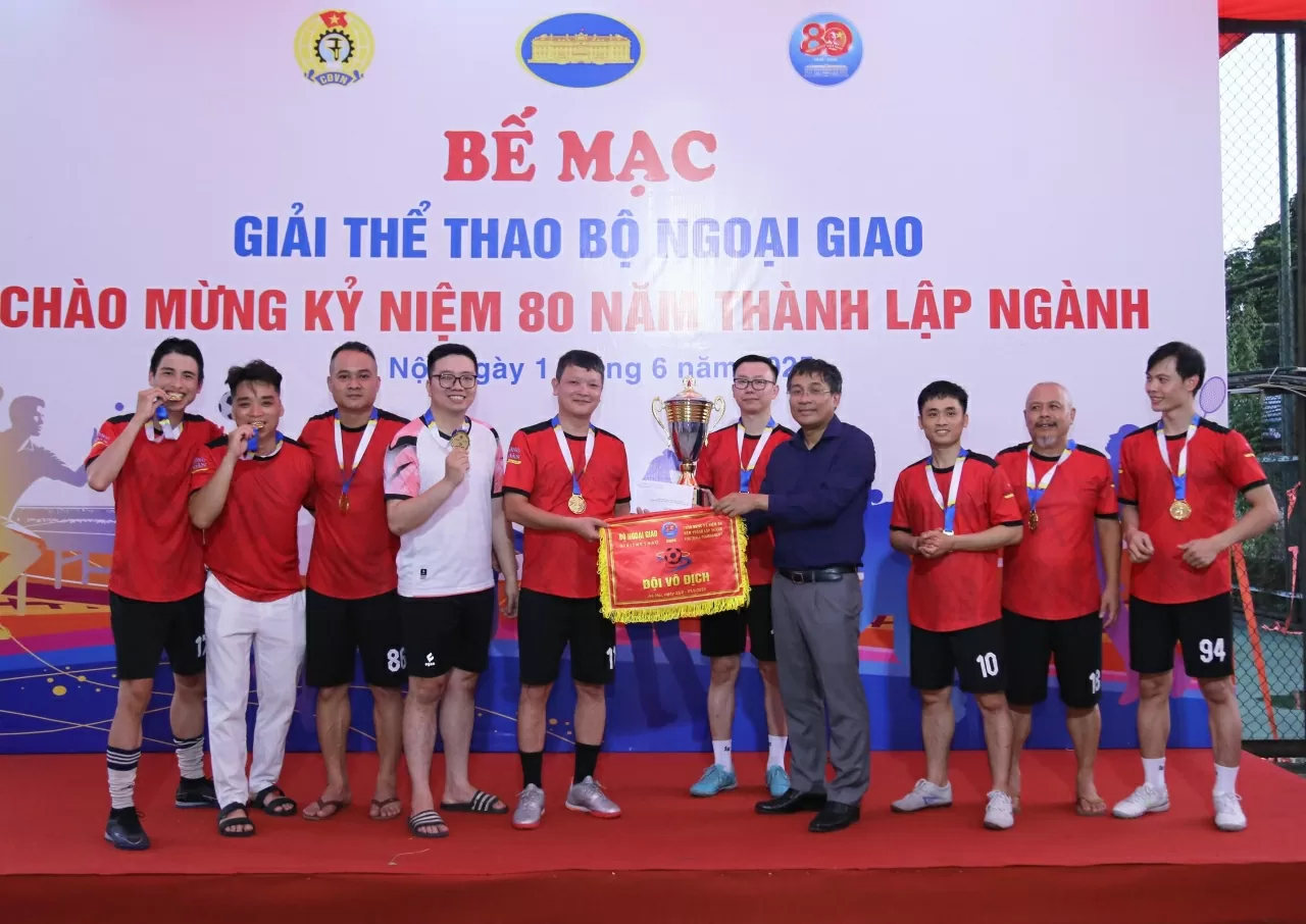Giải nhất bộ môn bóng đá thuộc về đội bóng Học viện Ngoại giao. (Ảnh: Thành Long) Giải nhất bộ môn bóng đá thuộc về đội bóng Học viện Ngoại giao. (Ảnh: Thành Long)
