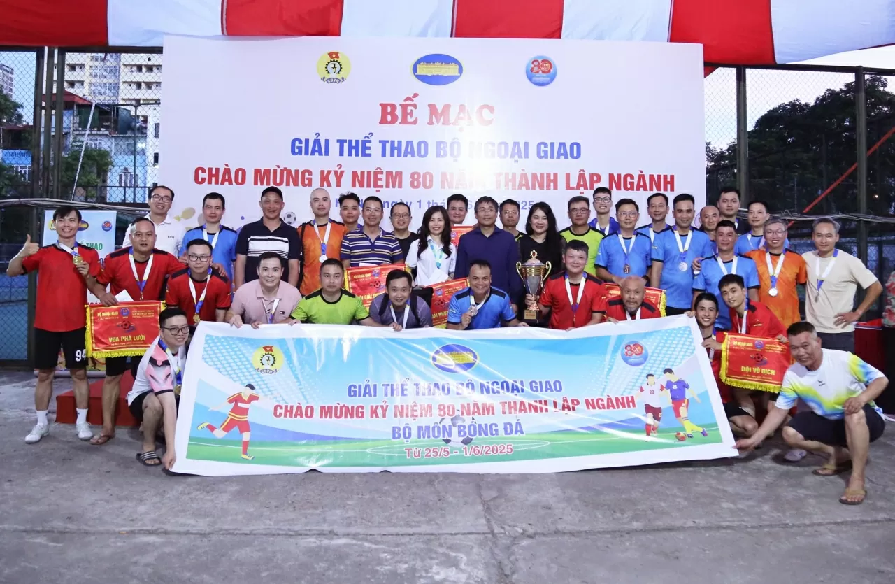 Giải nhất bộ môn bóng đá thuộc về đội bóng Học viện Ngoại giao. (Ảnh: Thành Long) Giải nhất bộ môn bóng đá thuộc về đội bóng Học viện Ngoại giao. (Ảnh: Thành Long)