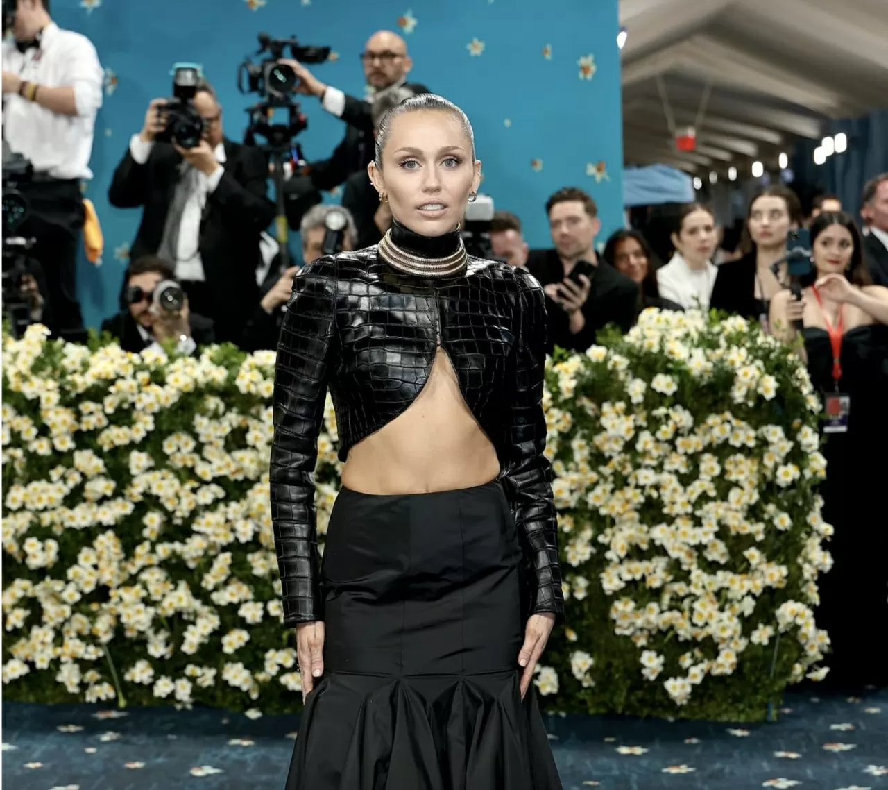 Miley Cyrus tiết lộ bệnh hiếm, gây khó khăn khi biểu diễn Miley Cyrus tiết lộ bệnh hiếm, gây khó khăn khi biểu diễn