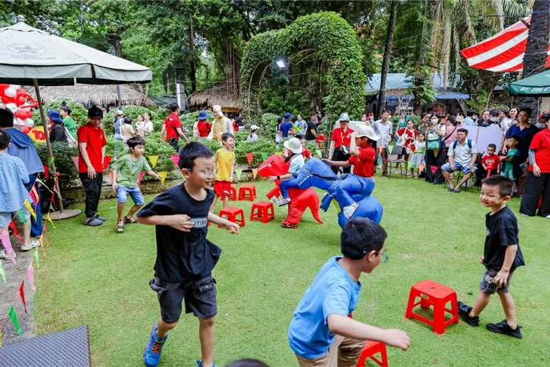 Mỗi trạm thử thách là một trò chơi tư duy thú vị, giúp học sinh rèn luyện khả năng phân tích, suy luận và phản xạ nhanh nhạy trong không gian cổ tích đầy sáng tạo. Mỗi trạm thử thách là một trò chơi tư duy thú vị, giúp học sinh rèn luyện khả năng phân tích, suy luận và phản xạ nhanh nhạy trong không gian cổ tích đầy sáng tạo.