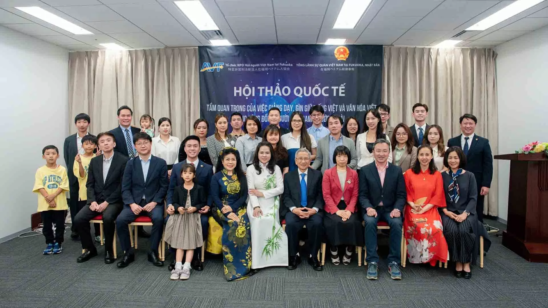 Tầm quan trọng của việc giảng dạy, gìn giữ tiếng Việt và văn hóa Việt cho cộng đồng người Việt Nam ở nước ngoài Tầm quan trọng của việc giảng dạy, gìn giữ tiếng Việt và văn hóa Việt cho cộng đồng người Việt Nam ở nước ngoài