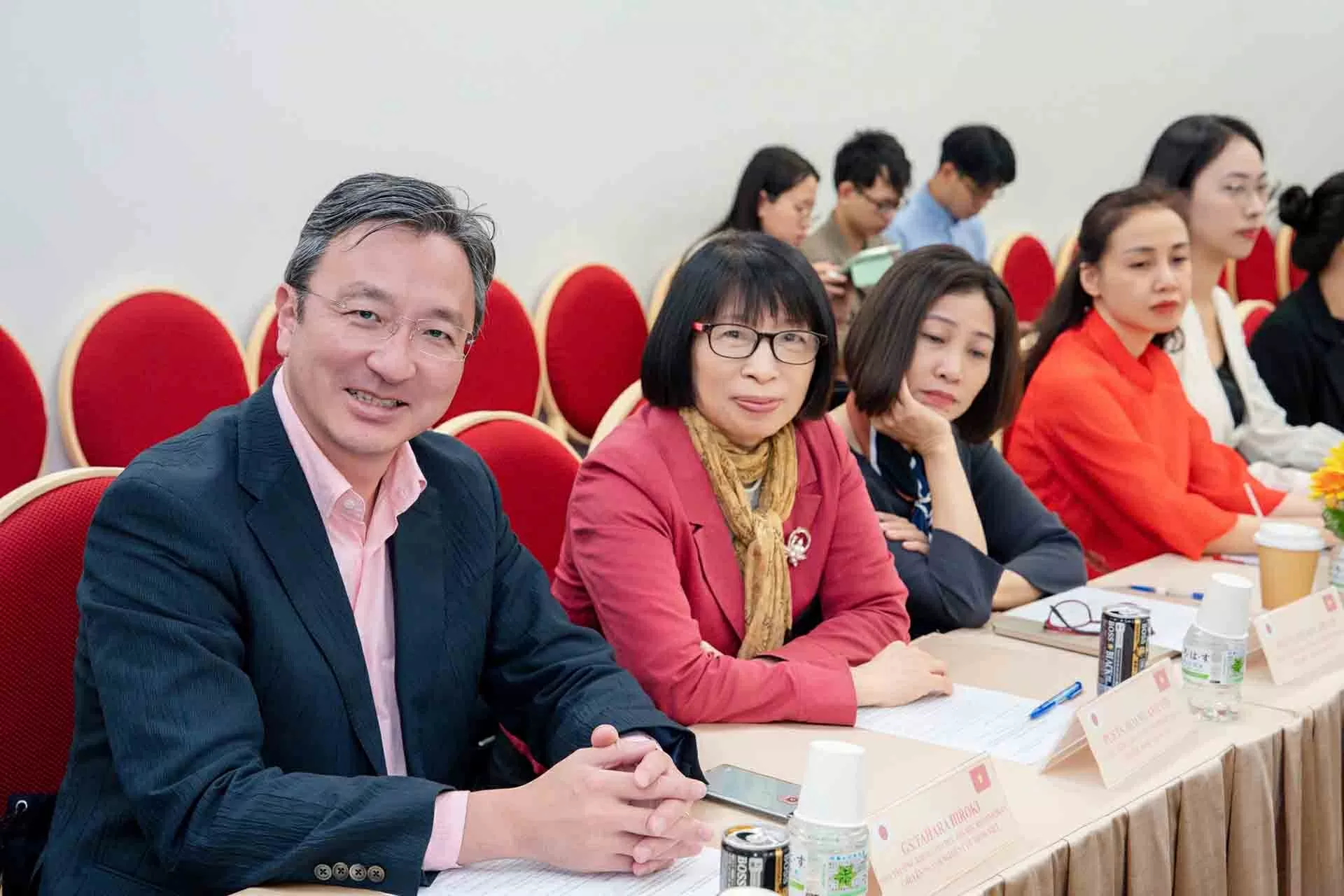 Tầm quan trọng của việc giảng dạy, gìn giữ tiếng Việt và văn hóa Việt cho cộng đồng người Việt Nam ở nước ngoài Tầm quan trọng của việc giảng dạy, gìn giữ tiếng Việt và văn hóa Việt cho cộng đồng người Việt Nam ở nước ngoài