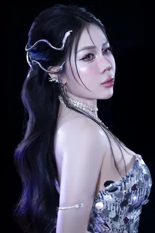 Cô gái đam mê hoạt động thiện nguyện, lan tỏa năng lượng sống tích cực Cô gái đam mê hoạt động thiện nguyện, lan tỏa năng lượng sống tích cực