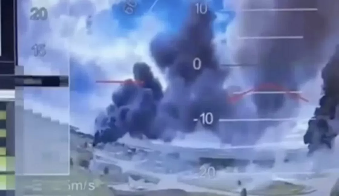 Ảnh chụp màn hình từ video về cuộc tấn công sân bay của Liên bang Nga được Cơ quan An ninh Ukraine (SBU) công bố vào ngày 1/6/2025. Ảnh chụp màn hình từ video về cuộc tấn công sân bay của Liên bang Nga được Cơ quan An ninh Ukraine (SBU) công bố vào ngày 1/6/2025.