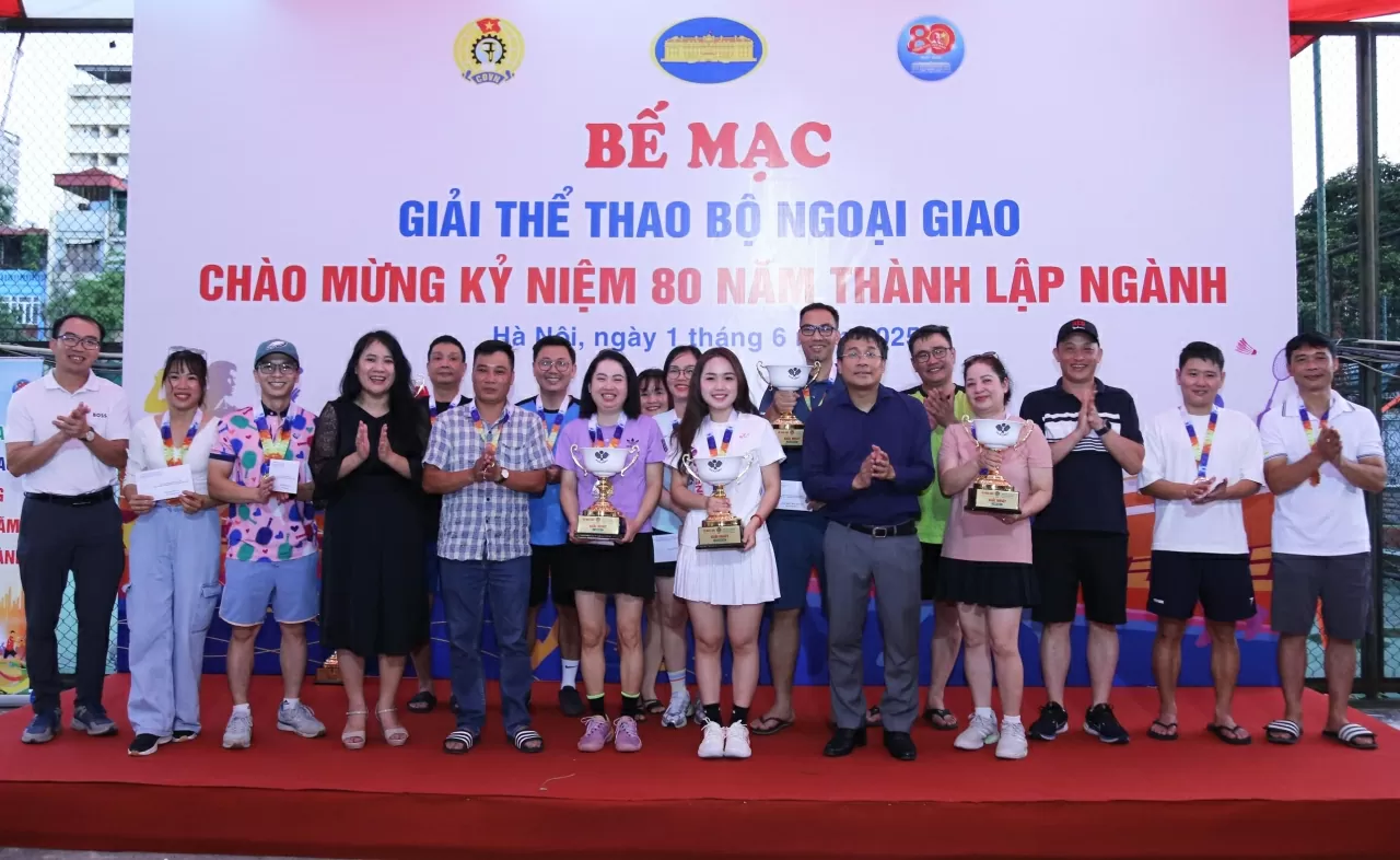 Giải nhất bộ môn pickleball Đôi nam thuộc về Nguyễn Anh Dũng-Hoàng Văn Linh (Cục Quản trị tài vụ); Nhất Đôi nữ thuộc về Hồ Lệ Thu-Nguyễn Thị Tuyết Nhung (Cục Ngoại Giao đoàn); Nhất Đôi nam nữ thuộc về Nguyễn Tuấn Anh-Lê Mai Quyên (Học viện Ngoại giao).