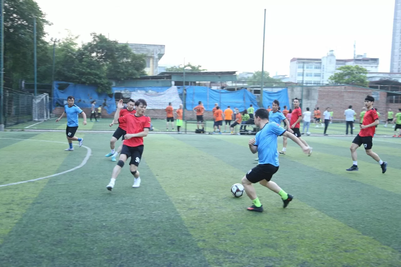 Không có bất ngờ nào diễn ra khi đội bóng Học viện Ngoại giao (áo đỏ) đã xuất sắc giành giải nhất.