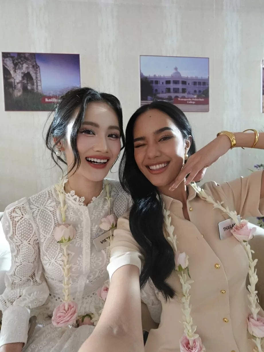 Hoa hậu Ý Nhi thân thiết Miss World 2025 Opal Suchata Chuangsri Hoa hậu Ý Nhi thân thiết Miss World 2025 Opal Suchata Chuangsri