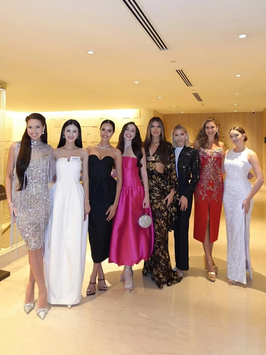 Hoa hậu Ý Nhi thân thiết Miss World 2025 Opal Suchata Chuangsri Hoa hậu Ý Nhi thân thiết Miss World 2025 Opal Suchata Chuangsri