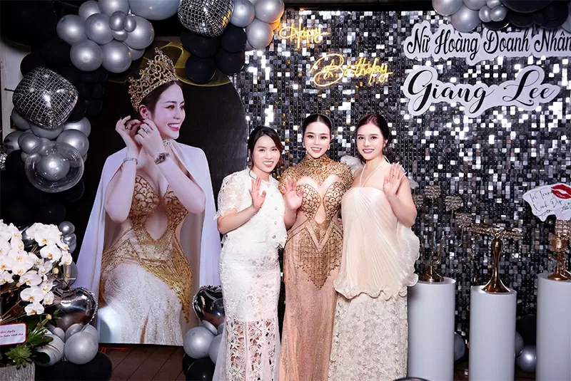 Giang Lee và những người em thân thiết.